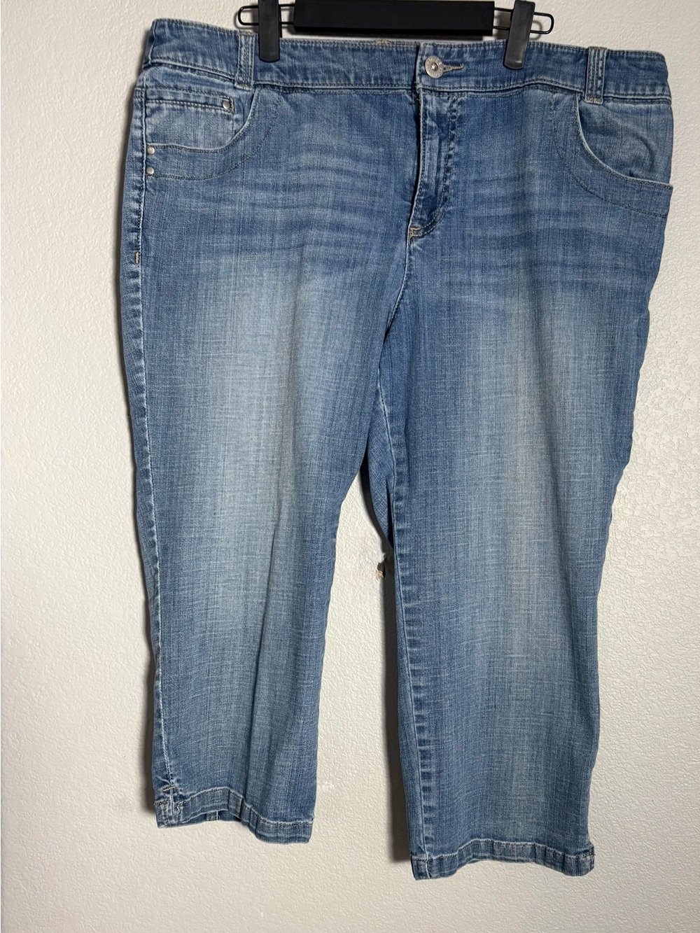 Chico’s Platinum Denim Women's Stretch Denim Capris sz 3 (16)